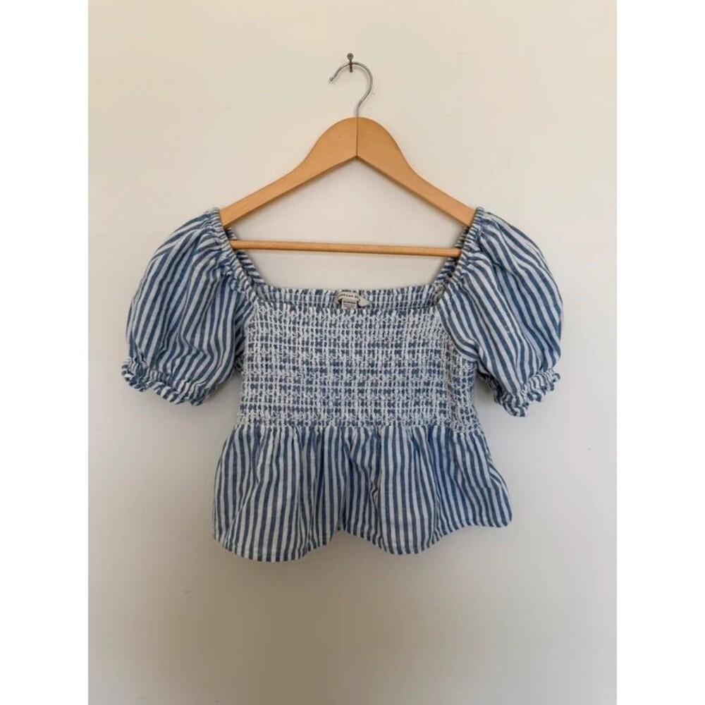 Cropped puffer sleeve top